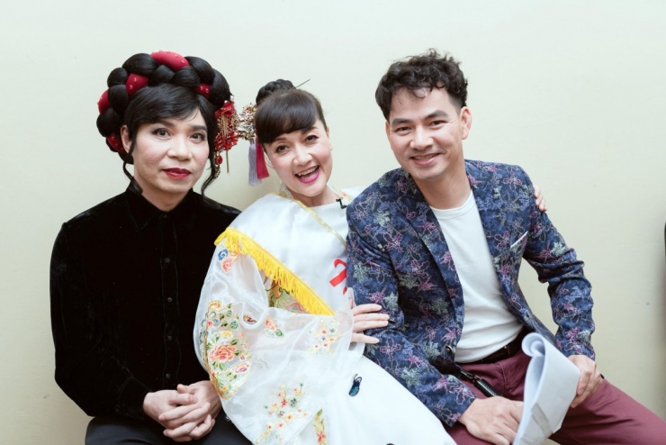 Ảnh sao 12/1: Chồng Đỗ Mỹ Linh hạnh phúc khi được con gái âu yếm - 10