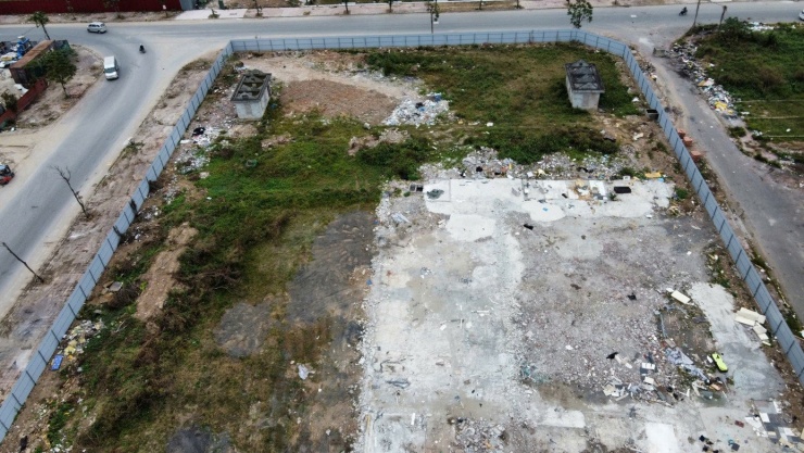 Một dự án khác cũng có mức đầu tư trên 10.000 tỷ đồng là nhà ở xã hội Đa Phúc 1, tại ô đất III.2-13/N09 khu đô thị Sóc Sơn - khu 3. Công trình này được quy hoạch trên diện tích 11 ha, cao 15 tầng nổi, 1 tầng hầm, quy mô dân số trên 4.900 người...