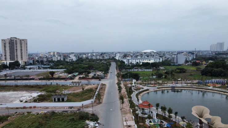 Theo đó, 39 dự án được xây dựng trên diện tích gần 115 ha, tổng vốn sơ bộ khoảng 71.500 tỷ đồng. Trong đó, nhiều dự án với quy mô lớn như: dự án có tổng mức đầu tư lớn nhất là nhà ở xã hội Xuân Mai - Tân Tiến (xã Tân Tiến) với quy mô 12.078 tỷ đồng, diện tích 30 ha. Khu nhà ở xã hội này cao tối đa 25 tầng nổi và 3 tầng hầm, quy mô dân số 17.250 người.