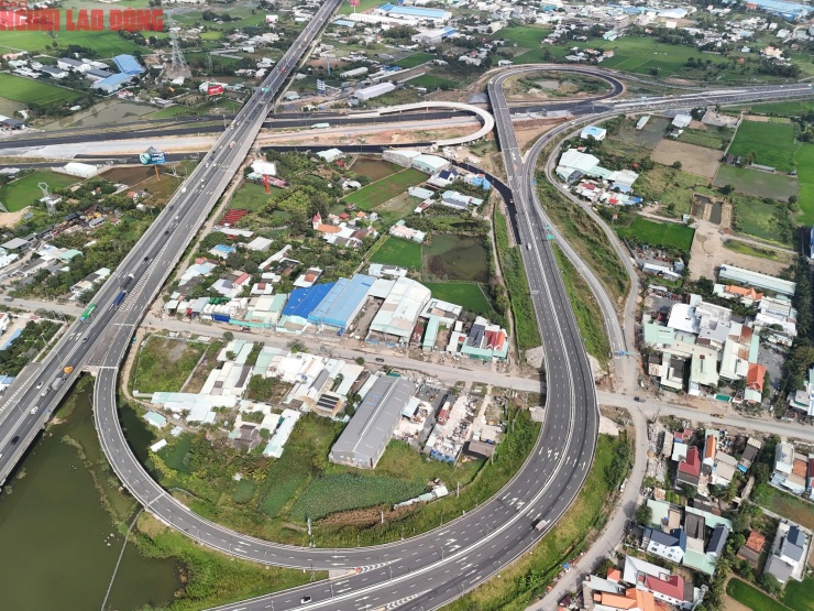 Đoạn Vành đai 3 giáp ranh giữa Tây Ninh và TPHCM vẫn còn hạng mục cống ngang chưa hoàn thiện, khiến tuyến chưa thể kết nối đồng bộ.