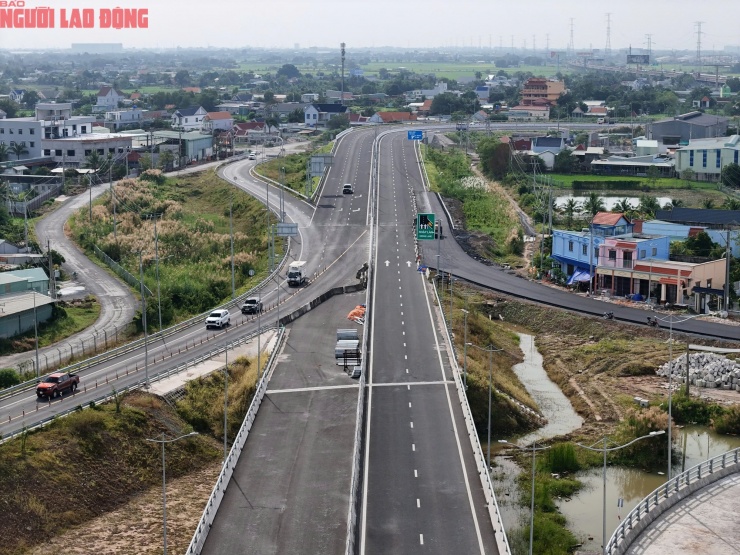 Nếu điều kiện thời tiết thuận lợi, các đơn vị thi công dự kiến hoàn thành thảm nhựa toàn tuyến Vành đai 3 qua Tây Ninh trong tháng 1-2026.