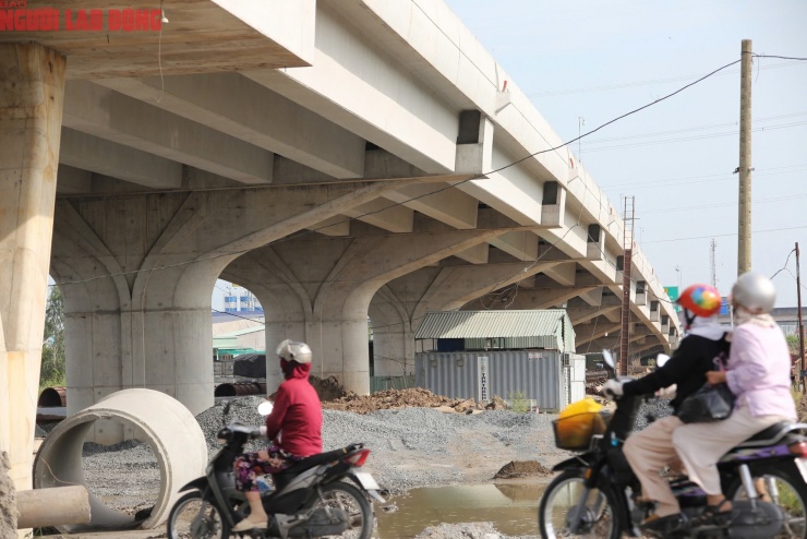 Trước đó, tuyến Vành đai 3 qua địa bàn tỉnh chưa thể thông xe kỹ thuật vào ngày 19-12 như kế hoạch do chưa hoàn tất thảm nhựa và hạ tầng kỹ thuật.