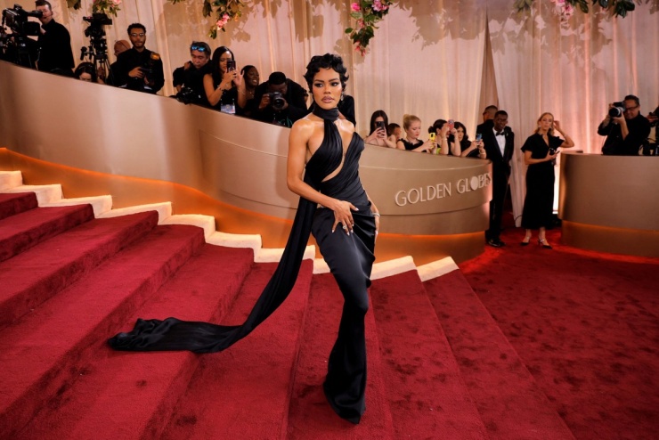 Khoảnh khắc Teyana Taylor xuất hiện cuốn hút trên thảm đỏ Quả Cầu Vàng 2026, đánh dấu cột mốc đáng nhớ trong sự nghiệp điện ảnh.(Ảnh: Reuters)