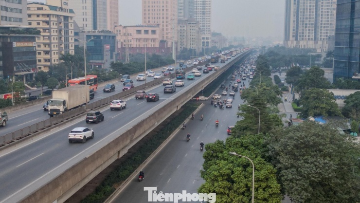 Sương tan, nắng lên nhưng ô nhiễm không khí Hà Nội chưa hạ nhiệt - 8