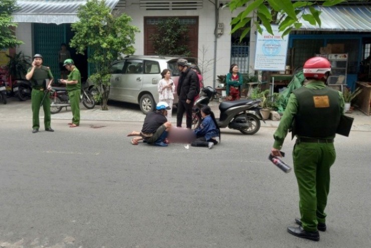 Gây án mạng vì người tình của mẹ nhốt chó vào lồng