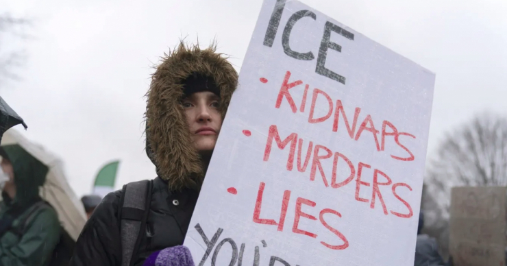 Người biểu tình tập trung bên ngoài Nhà Trắng ở Washington hôm 10/1.