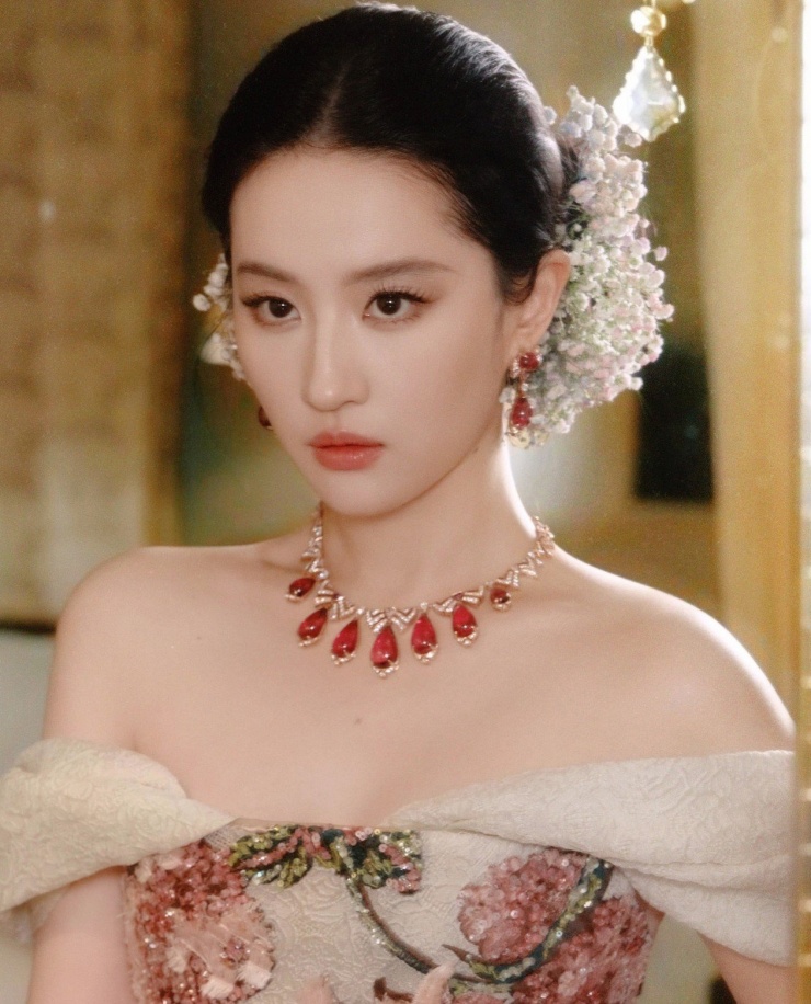 Lưu Diệc Phi một mình một phong cách trong giới giải trí Hoa ngữ.