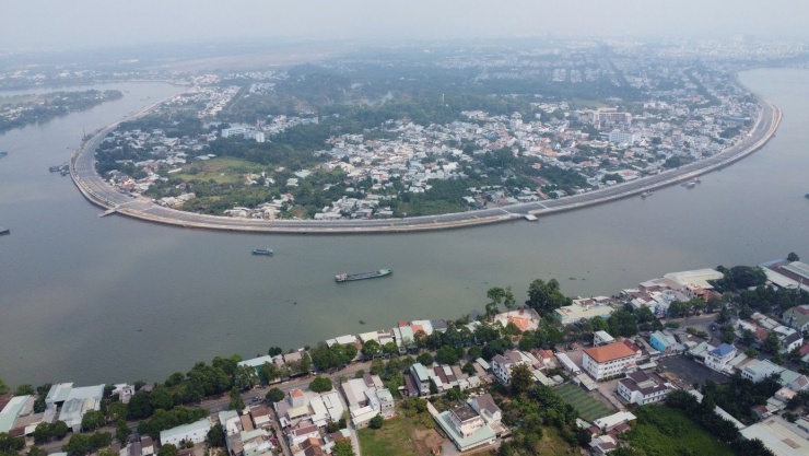 Toàn cảnh tuyến đường ven sông Đồng Nai qua phường Trấn Biên