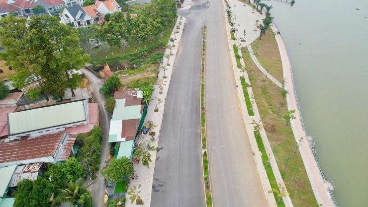 Ngoài đường 6 làn xe, dự án còn có công viên, đường đi bộ ven sông