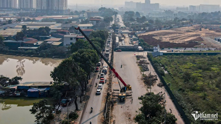Cảnh 'bứng' hàng trăm cây xà cừ cổ thụ mở rộng đường huyết mạch ở Hà Nội - 2