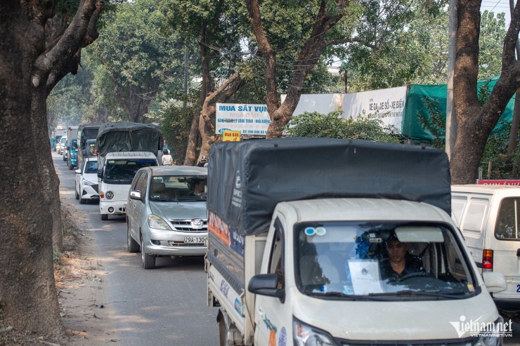Cảnh 'bứng' hàng trăm cây xà cừ cổ thụ mở rộng đường huyết mạch ở Hà Nội - 13