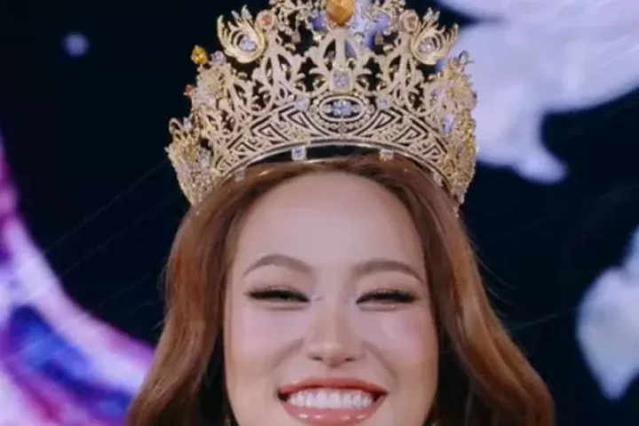 Cô gái đăng quang hoa hậu bằng hình thức bỏ phiếu