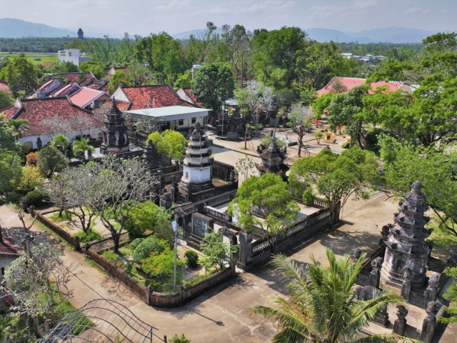 Vẻ đẹp chùa Thập Tháp, cổ tự gần 350 năm trên nền kinh đô Đồ Bàn xưa