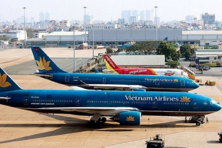 Mua vé máy bay Tết tốn cả tháng lương, nhiều người đổi ý 'xuân này không về'