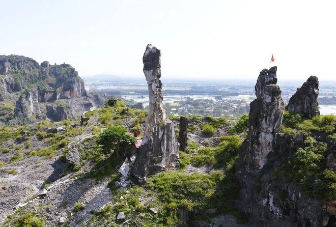 Hình ảnh Hòn Vọng Phu trước và sau khi được gia cố