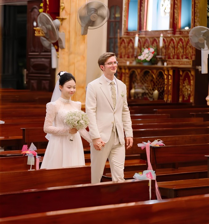 Huyền và chồng trong lễ cưới, năm 2025. Ảnh nhân vật cung cấp