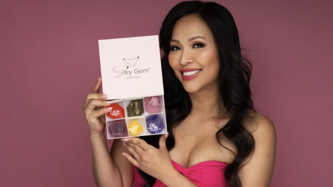 Gia Huynh, chủ thương hiệu kẹo Silky Gem, doanh thu 9 triệu USD trong năm 2024. Ảnh: CNBC