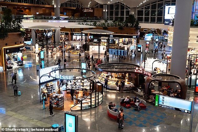 Các kỳ nghỉ ở nước ngoài có thể nhanh chóng trở nên tốn kém ngay cả trước khi máy bay cất cánh với chi phí di chuyển, phí hành lý và ăn uống tại sân bay đều cộng dồn lại thành một khoản chi phí khá lớn.