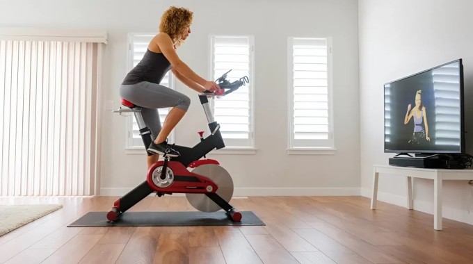 Vận động cường độ cao dù chỉ 10 phút tại nhà cũng giúp giảm nguy cơ ung thư đường ruột. Ảnh: iStock