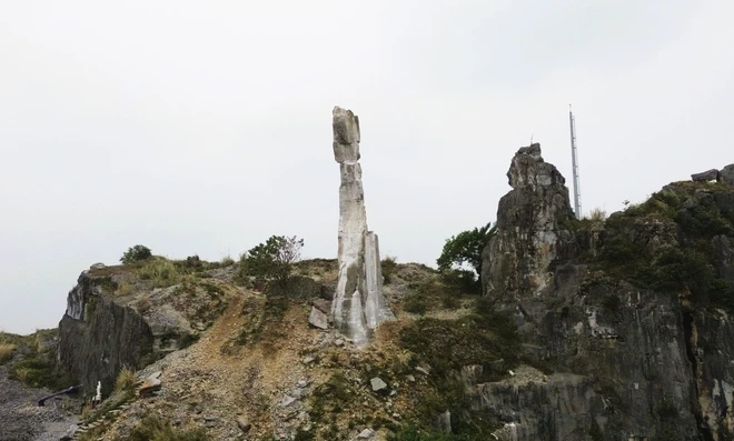 Hình ảnh Hòn Vọng Phu trước và sau khi được gia cố