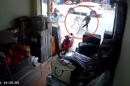 Clip: Đi cướp tiệm vàng bằng xe đạp, màn tẩu thoát khiến nhiều người ngỡ ngàng