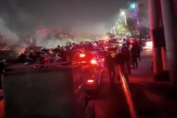 Người dân Iran tuần hành trên toàn quốc, lên án bạo loạn do nước ngoài hậu thuẫn