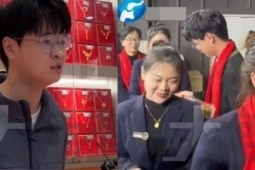 Chủ tiệm 21 tuổi phát vàng, thưởng cả tỷ đồng tiền mặt cho nhân viên