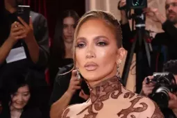 Jennifer Lopez dẫn đầu dàn mỹ nhân mặc xấu