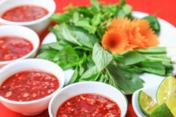 Người đàn ông ở Hà Tĩnh nguy kịch sau khi ăn tiết canh dê