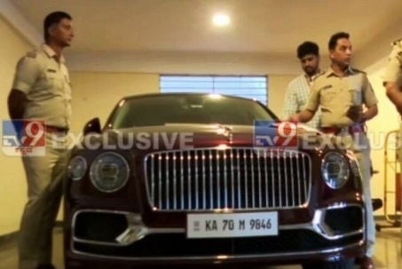 Xe sang Bentley Flying Spur bị tạm giữ vì nghi trốn thuế đường bộ