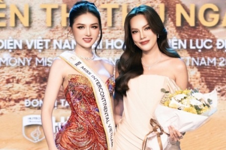 Quế Anh, Lê Hoàng Phương đọ dáng trên thảm đỏ