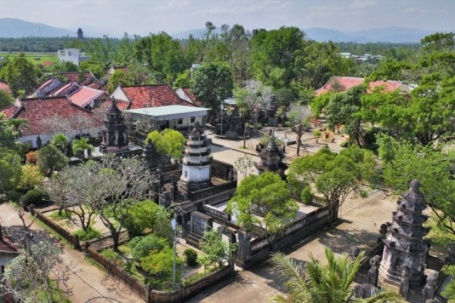 Vẻ đẹp chùa Thập Tháp, cổ tự gần 350 năm trên nền kinh đô Đồ Bàn xưa