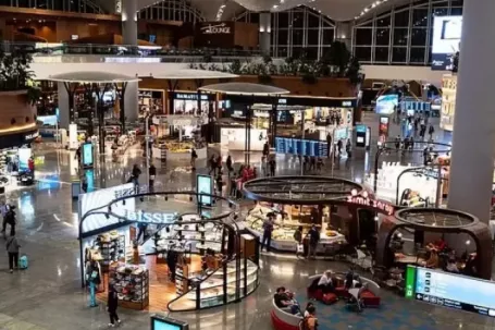 Cách 'né' phí, tránh dịch vụ mất tiền ở sân bay