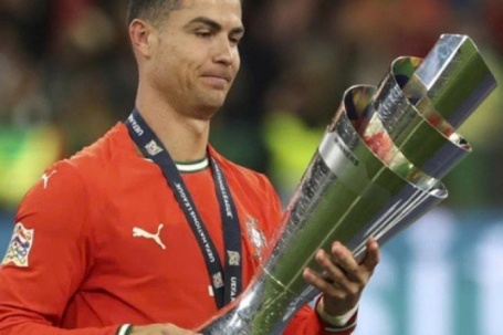 Ronaldo không còn “bất khả xâm phạm” ở tuyển Bồ Đào Nha