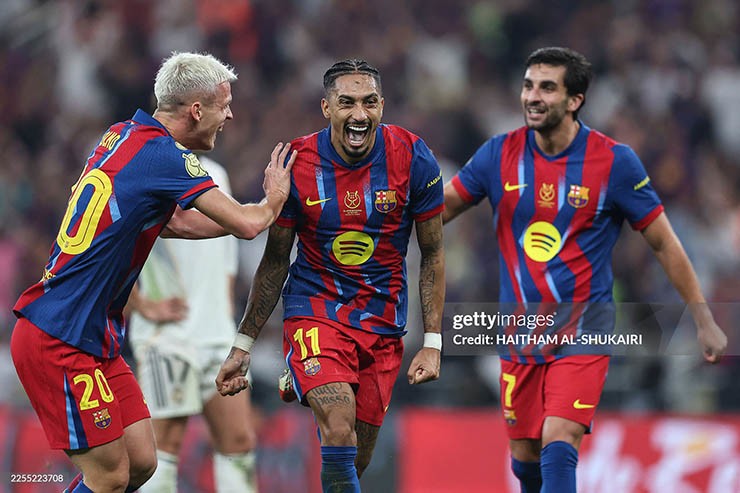 Chung kết Siêu cúp Tây Ban Nha: Bộ ba Raphinha - Lewandowski - Yamal ăn mừng ngạo nghễ - 7