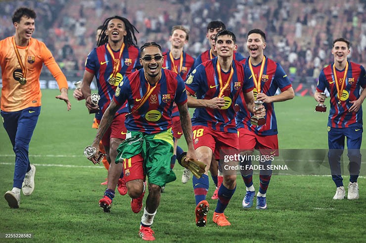 Chung kết Siêu cúp Tây Ban Nha: Bộ ba Raphinha - Lewandowski - Yamal ăn mừng ngạo nghễ - 4