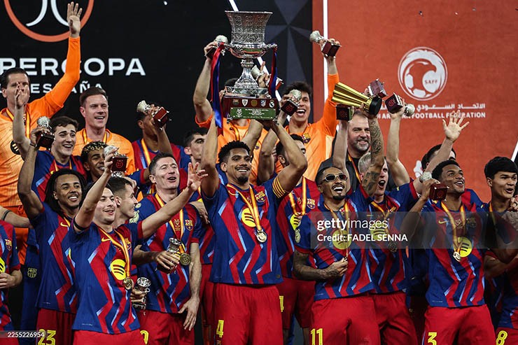 Chung kết Siêu cúp Tây Ban Nha: Bộ ba Raphinha - Lewandowski - Yamal ăn mừng ngạo nghễ - 2