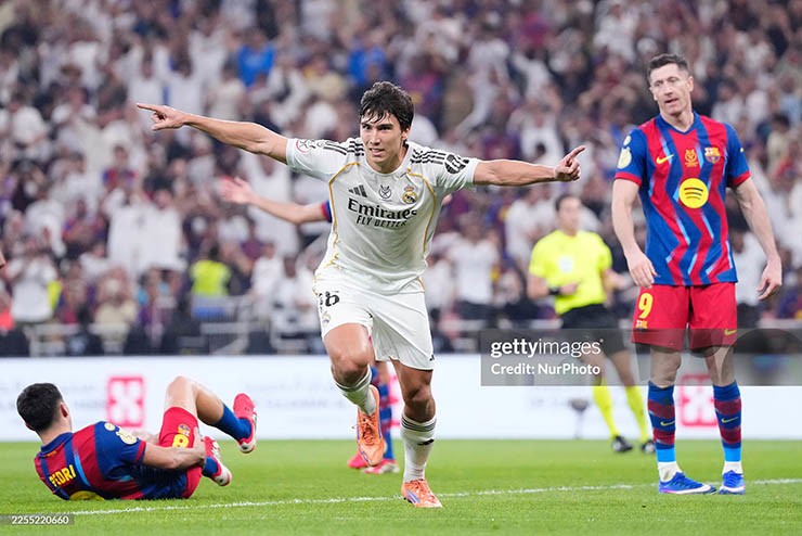 Chung kết Siêu cúp Tây Ban Nha: Bộ ba Raphinha - Lewandowski - Yamal ăn mừng ngạo nghễ - 10