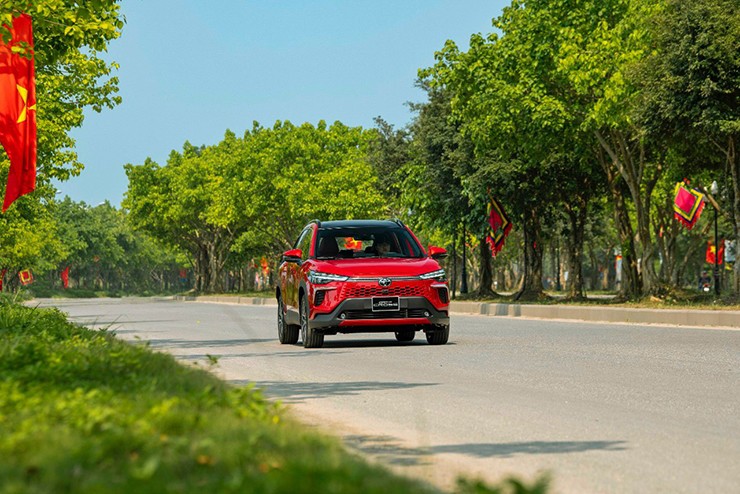 Giá xe Toyota Corolla Cross lăn bánh kèm ưu đãi tháng 1/2026 - 2