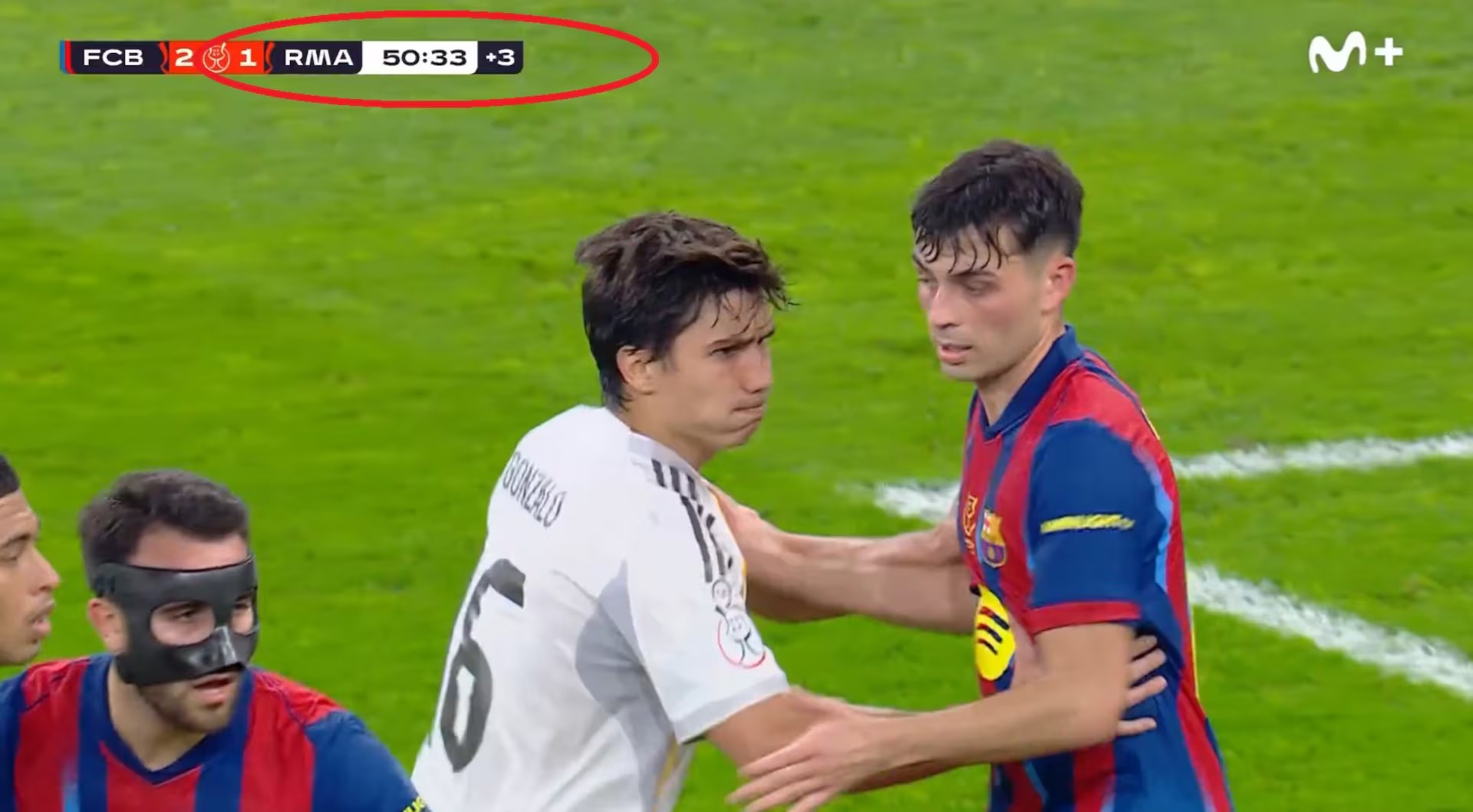 Bàn thắng thứ hai của Real Madrid đáng nhẽ không xảy ra