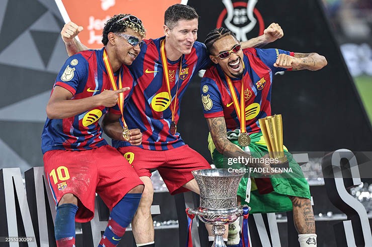 Barca đăng quang trên đất Saudi Arabia