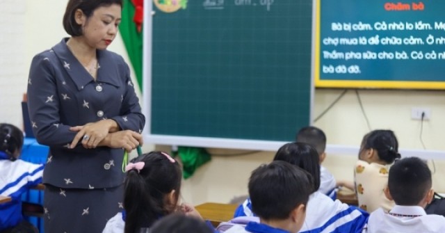 Nghịch lý giáo viên hợp đồng 10-20 năm vẫn đứng ngoài biên chế