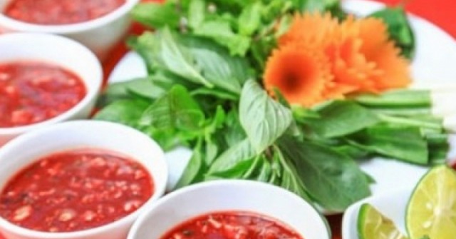 Người đàn ông ở Hà Tĩnh nguy kịch sau khi ăn tiết canh dê