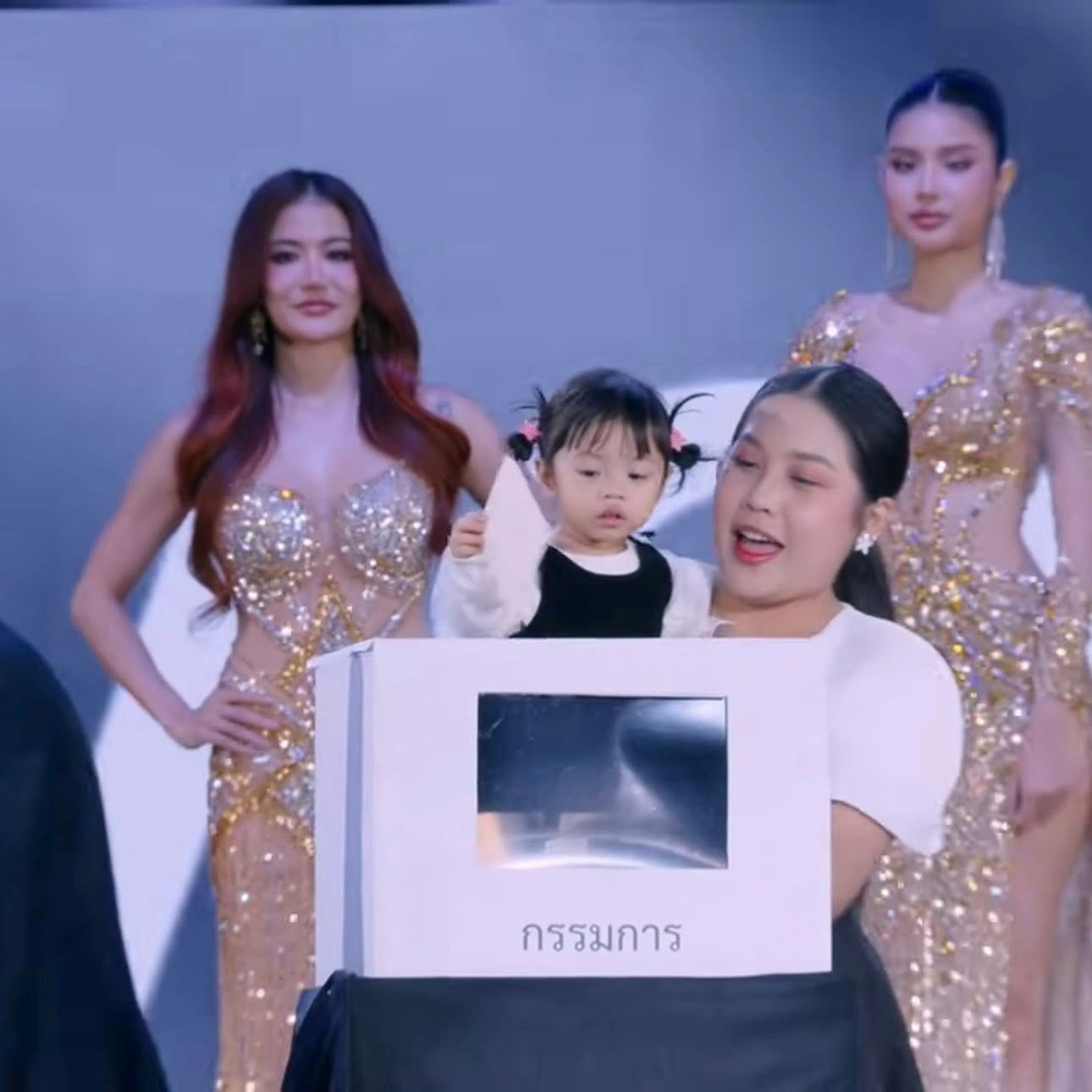 Ban tổ chức sử dụng hình thức bỏ phiếu để chọn hoa hậu.