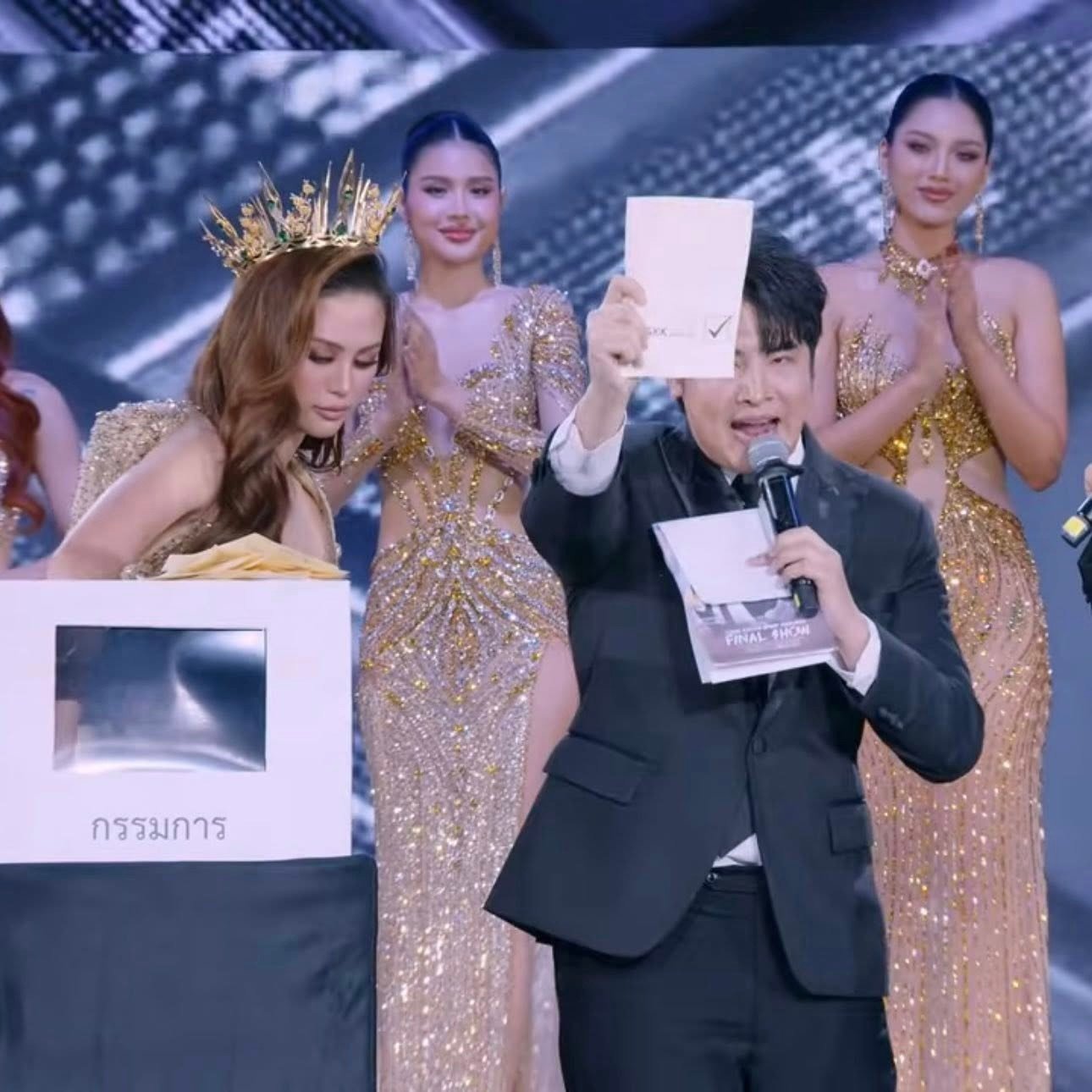 Ban tổ chức sử dụng hình thức bỏ phiếu để chọn hoa hậu.