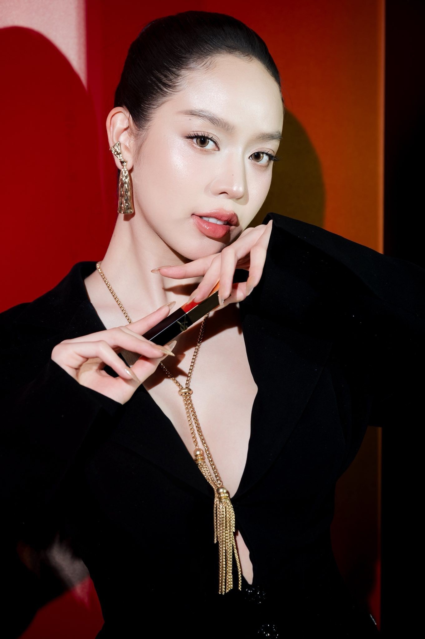 Hoa hậu Thanh Thủy biến hóa đa phong cách tại các sự kiện đầu năm mới 2026 - 2