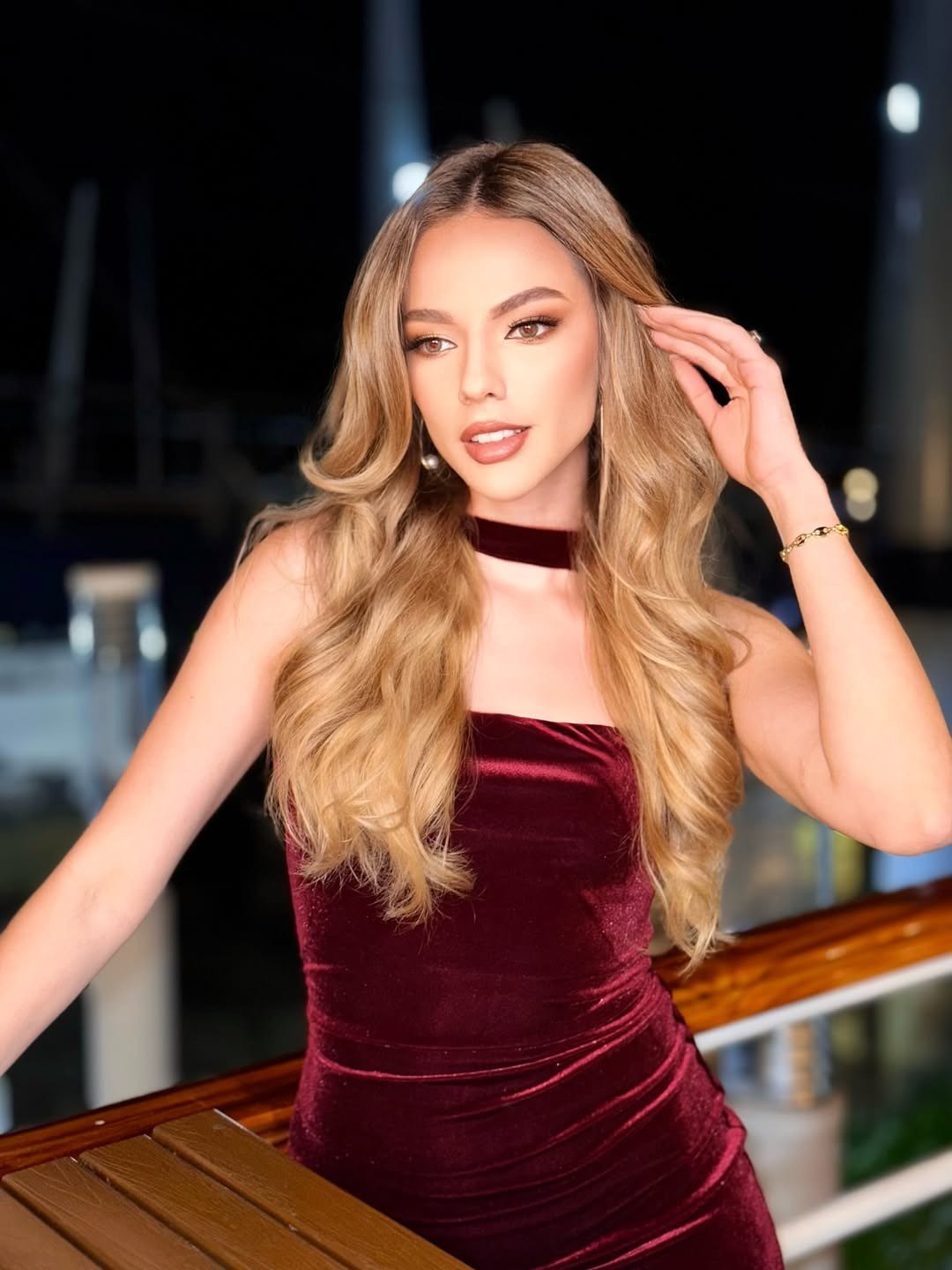 Đại diện Ecuador - Cristiane Guerrero Marques das Neves là ứng viên mạnh của khu vực châu Mỹ. Cô 28 tuổi, cao 1,75 m, số đo ba vòng 81-64-94 cm. Người đẹp là người mẫu, chuyên viên trang điểm, người sáng tạo nội dung số.