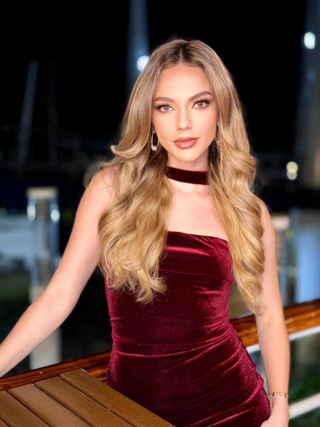 Đại diện Ecuador - Cristiane Guerrero Marques das Neves là ứng viên mạnh của khu vực châu Mỹ. Cô 28 tuổi, cao 1,75 m, số đo ba vòng 81-64-94 cm. Người đẹp là người mẫu, chuyên viên trang điểm, người sáng tạo nội dung số.