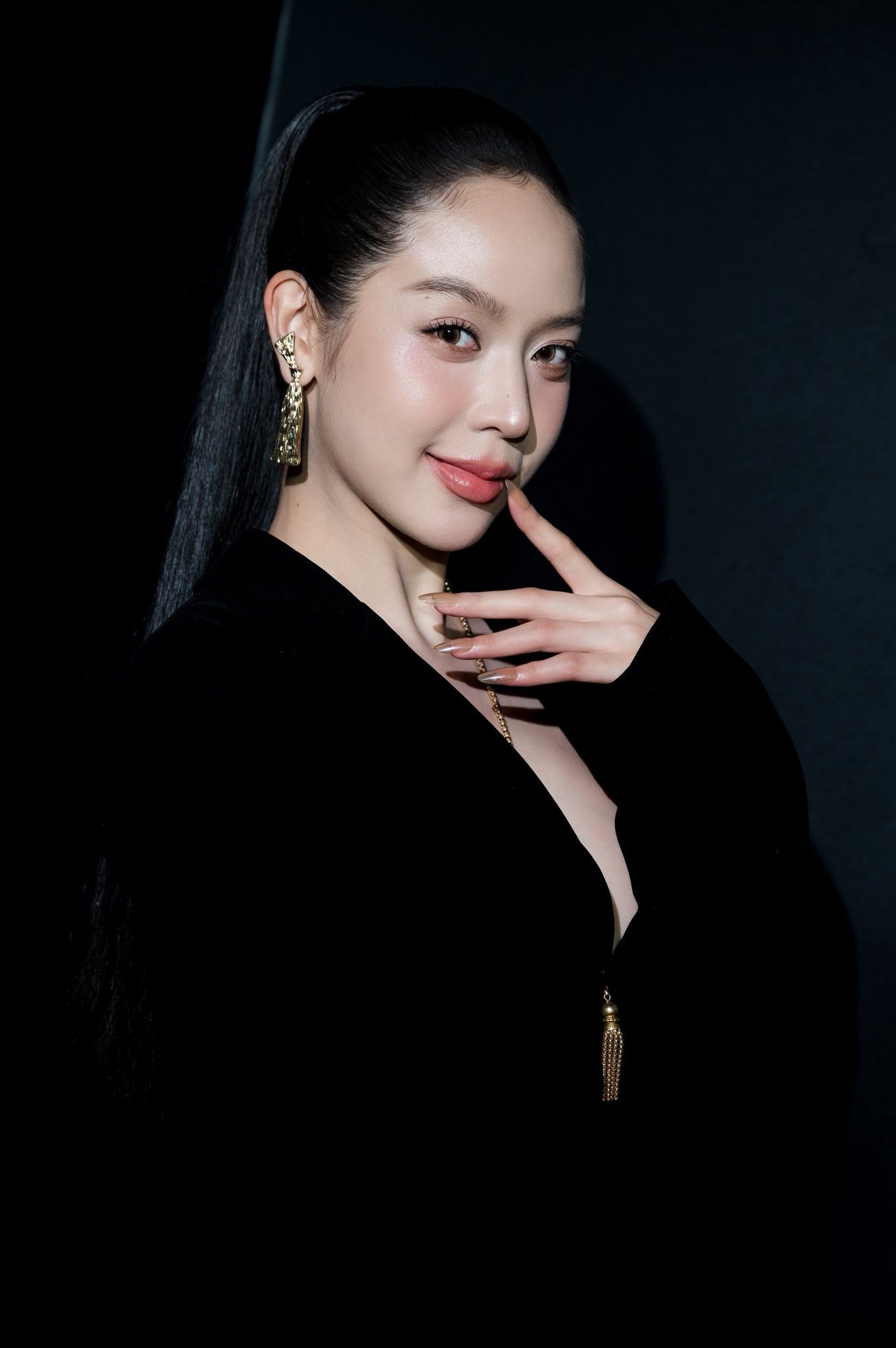 Hoa hậu Thanh Thủy biến hóa đa phong cách tại các sự kiện đầu năm mới 2026 - 3