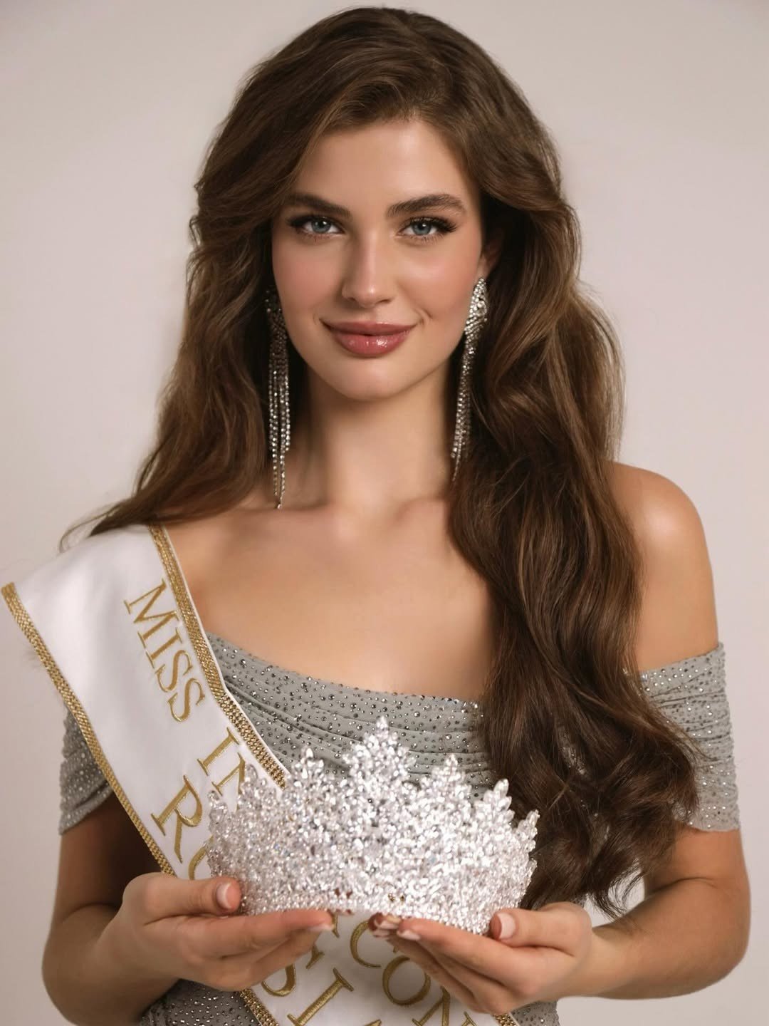 Đại diện Nga - Varvara Yakovenko đang được nhiều chuyên trang nhận định là thí sinh sáng giá cho vương miện. Cô 18 tuổi, có gương mặt ngọt ngào. Cô đam mê tập yoga và Pilates, khiêu vũ, biểu diễn đàn hạc và luyện thanh. Người đẹp cũng thích các hoạt động kết nối với thiên nhiên qua những chuyến đi bộ dài.